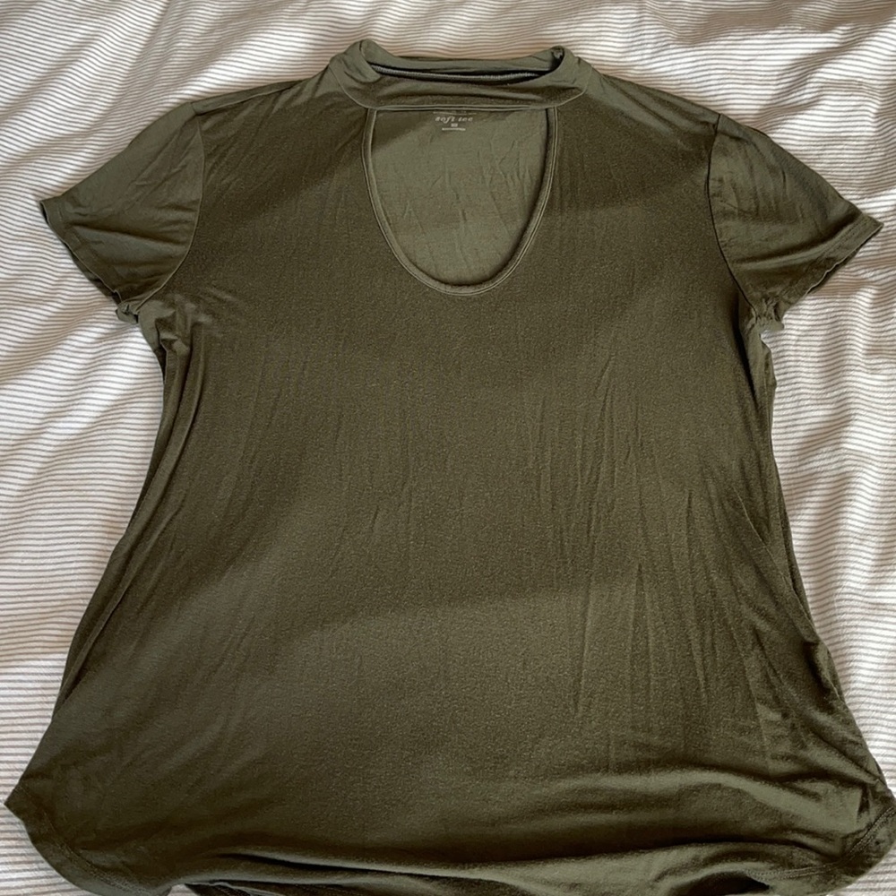 Key hole neck shirt